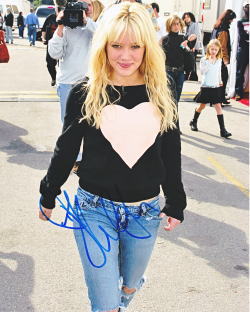 ヒラリー・ダフ 直筆サインフォト #17